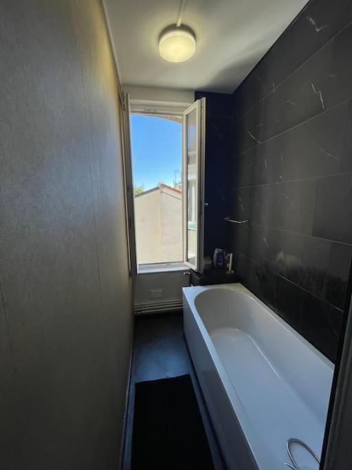 Appartement Spacieux A Deux Pas Du Centre Reims Extérieur photo